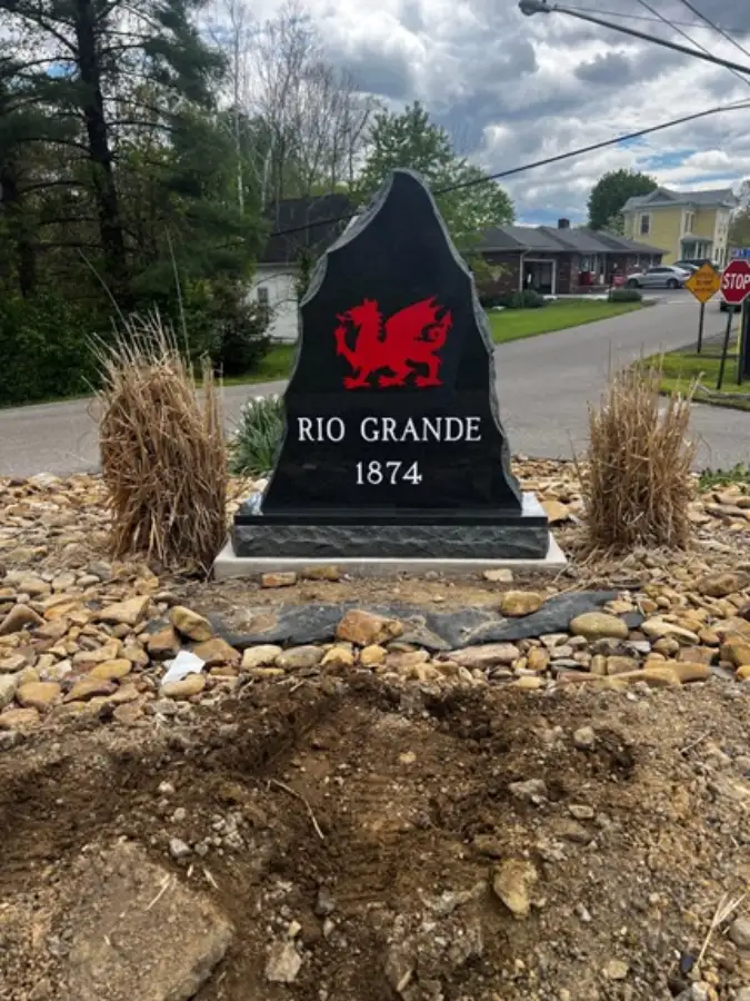 Read more about the article Wholesale Home Garden Memorial Stones: What Retailers Should Know